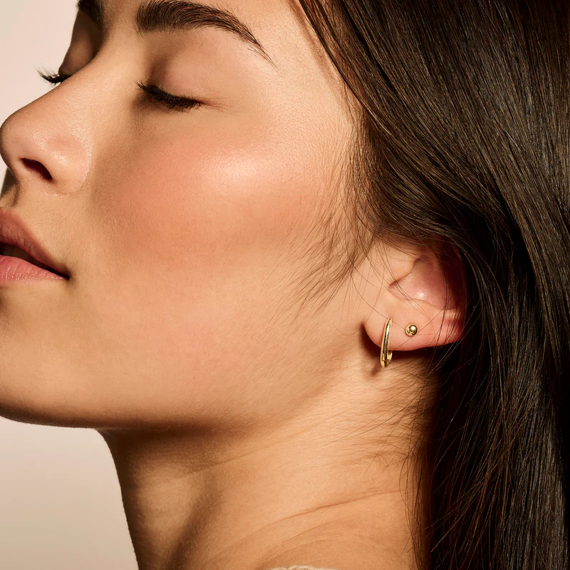 14k BLUSH Oval Hoop Earring - Image 3